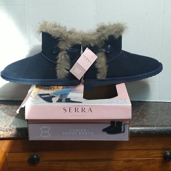 Serra Suade Boots....Faux Uggs...Size 9 - Picture 1 of 8